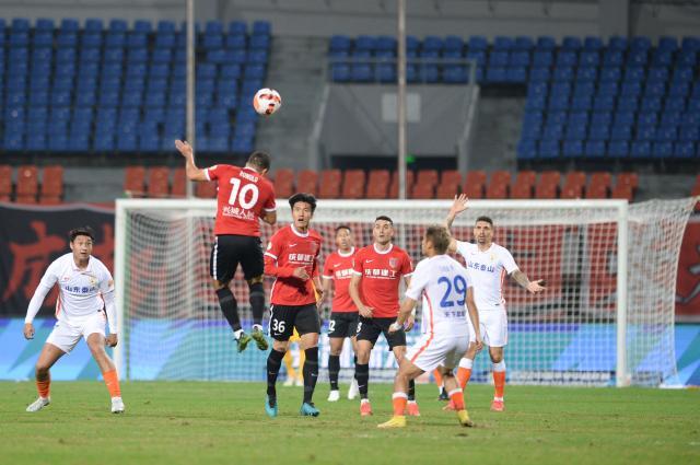 开云体育官网-蜀道难！泰山在福地丢掉关键三分 伤病让卫冕更难？