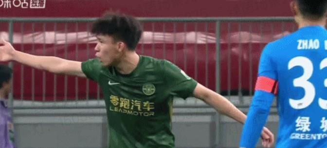 开云体育登录-太着急了,王钰栋两次表达不满都被镜头捕捉到